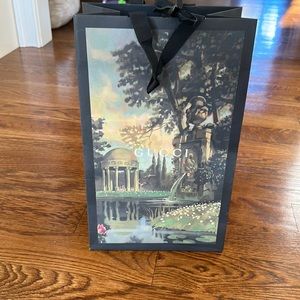 Medium Gucci shopping bag. Empty